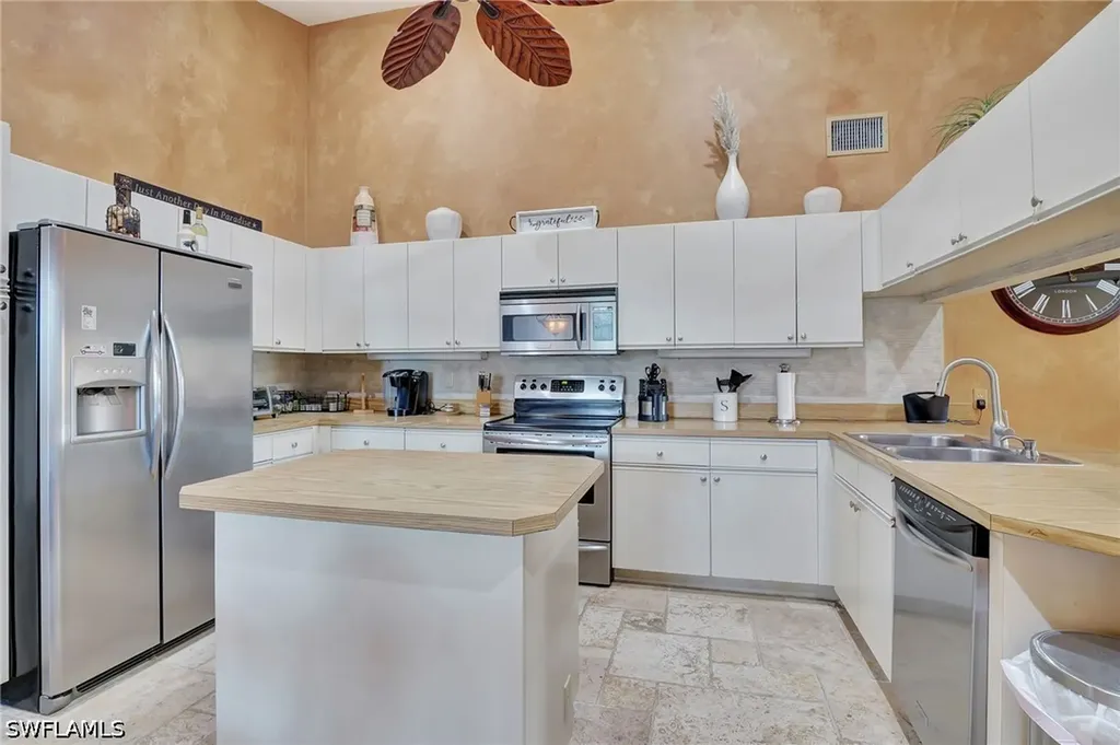 2103 Tama Circle Naples FL 34112
