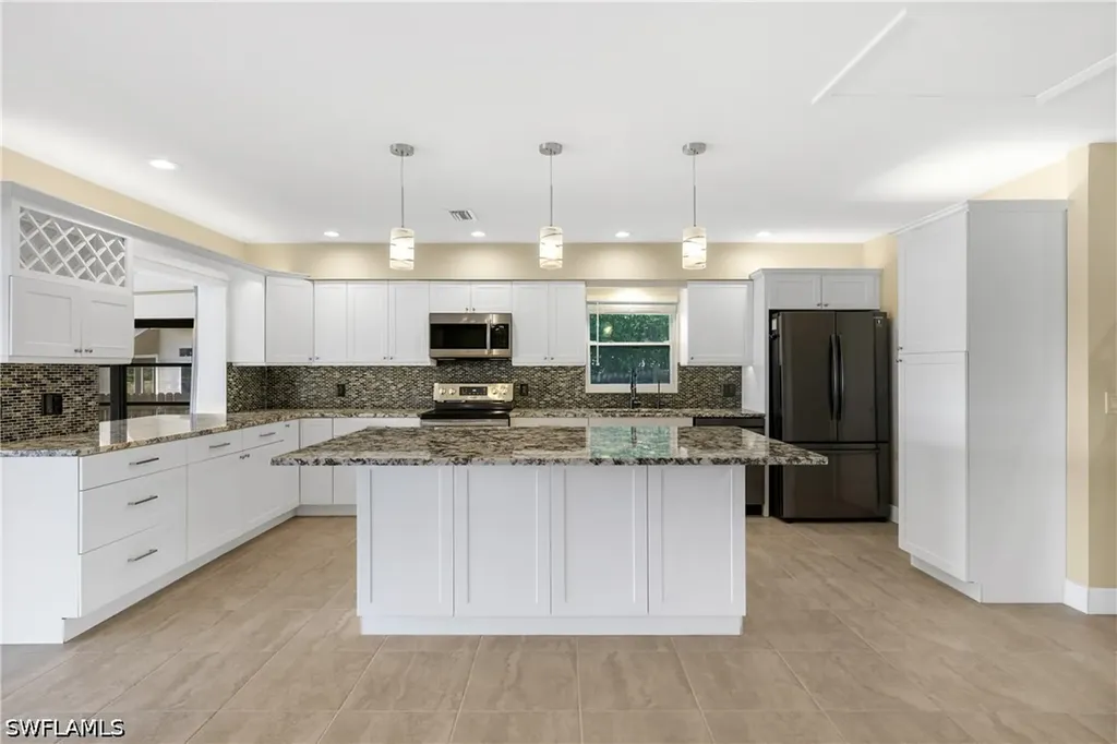 3461 Lakeview Drive Naples FL 34112