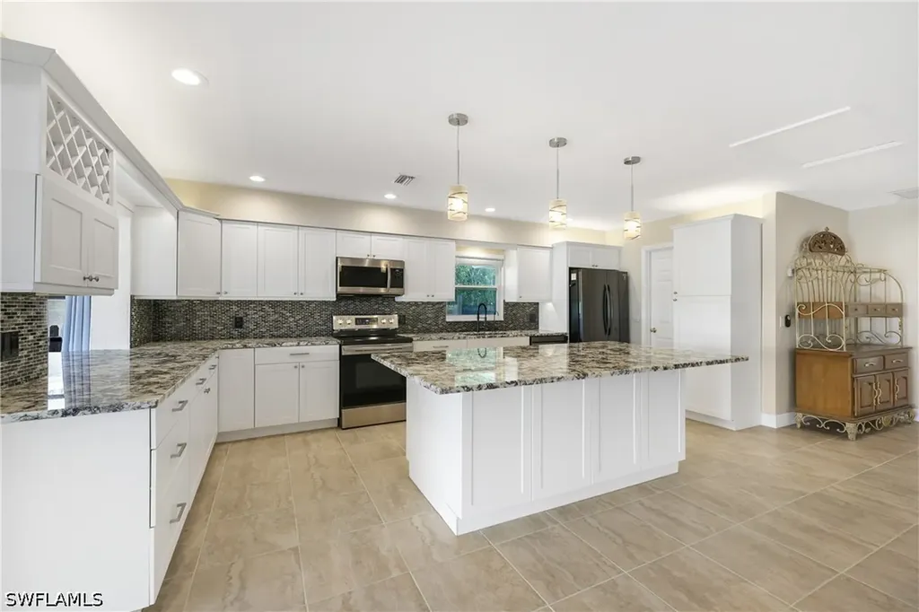 3461 Lakeview Drive Naples FL 34112