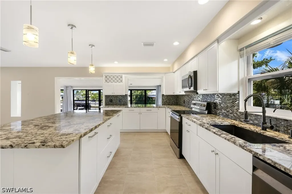 3461 Lakeview Drive Naples FL 34112