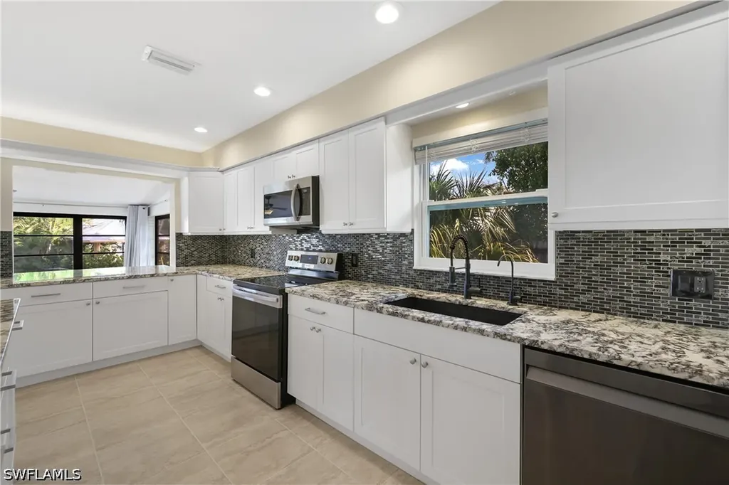 3461 Lakeview Drive Naples FL 34112