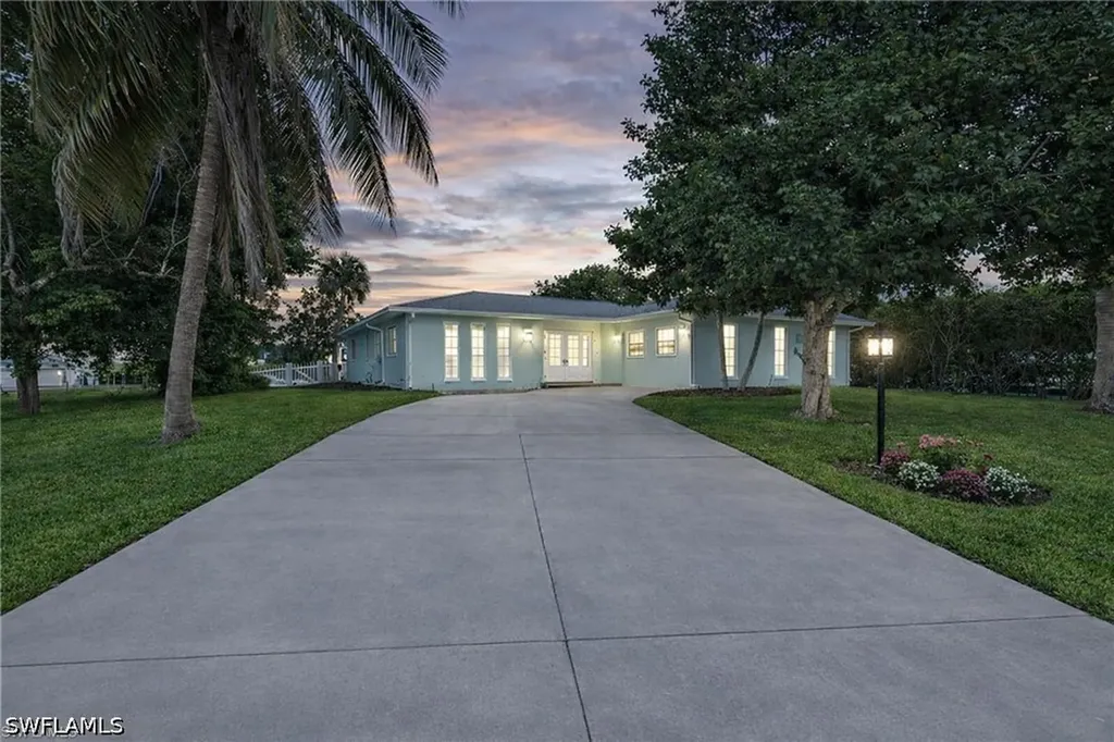 3461 Lakeview Drive Naples FL 34112