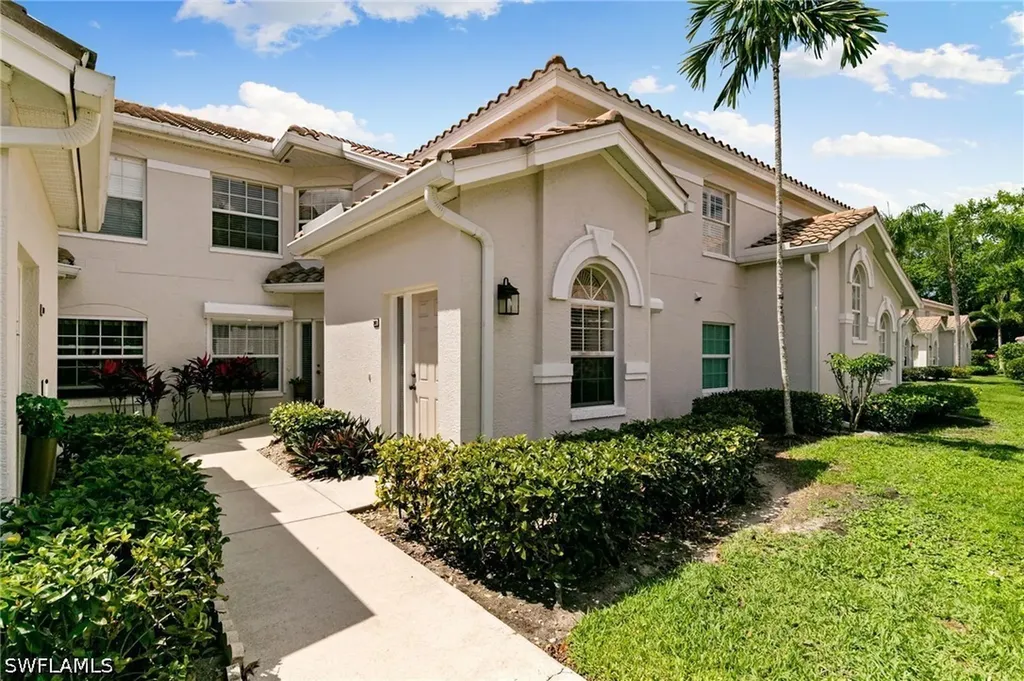 6927 Satinleaf Road N Naples FL 34109