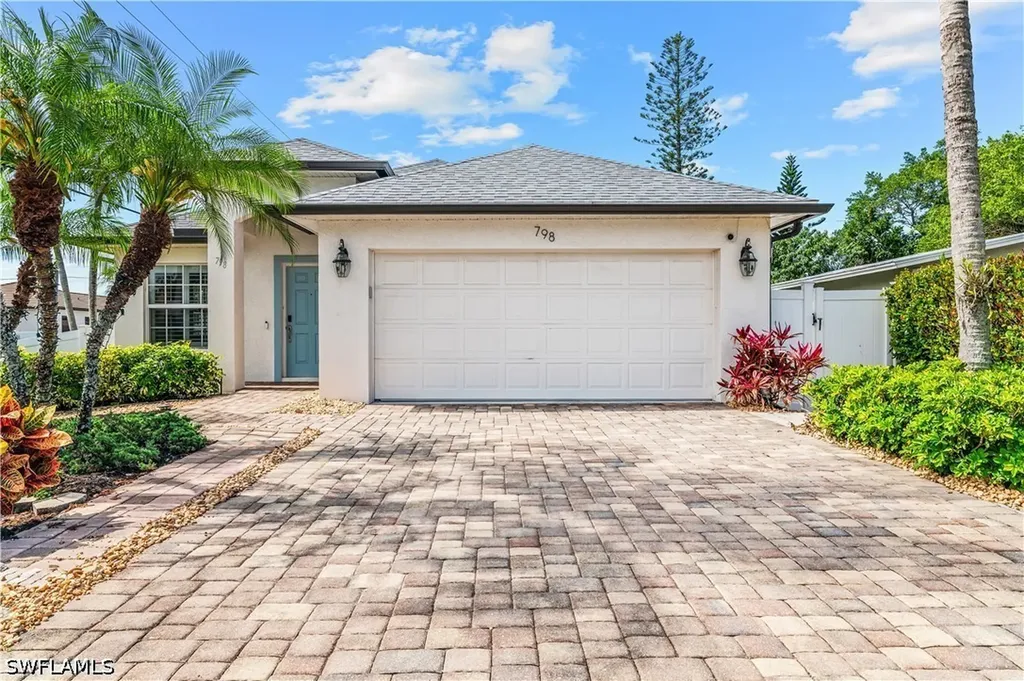 798 107th Avenue N Naples FL 34108