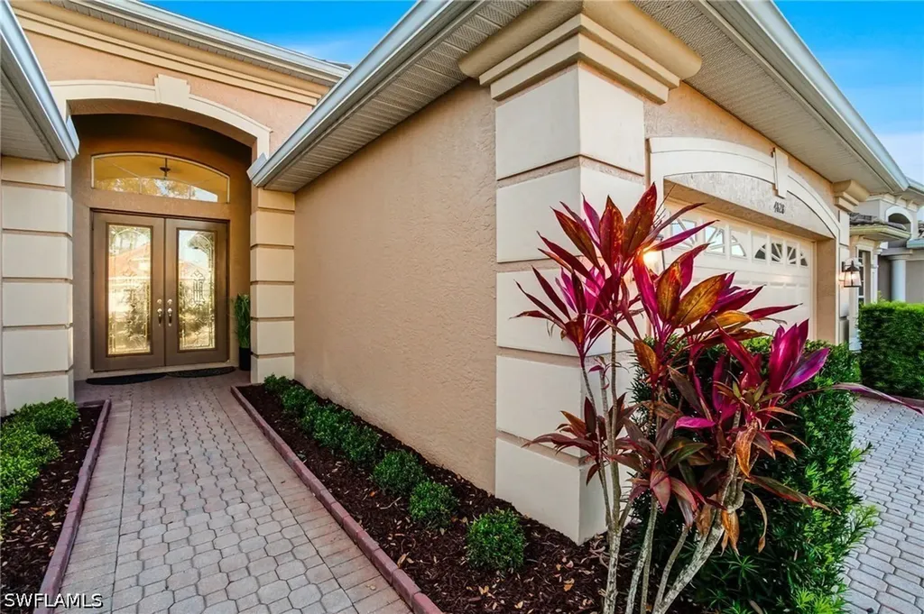 4828 Cerromar Drive Naples FL 34112