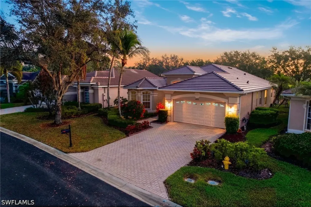 4828 Cerromar Drive Naples FL 34112