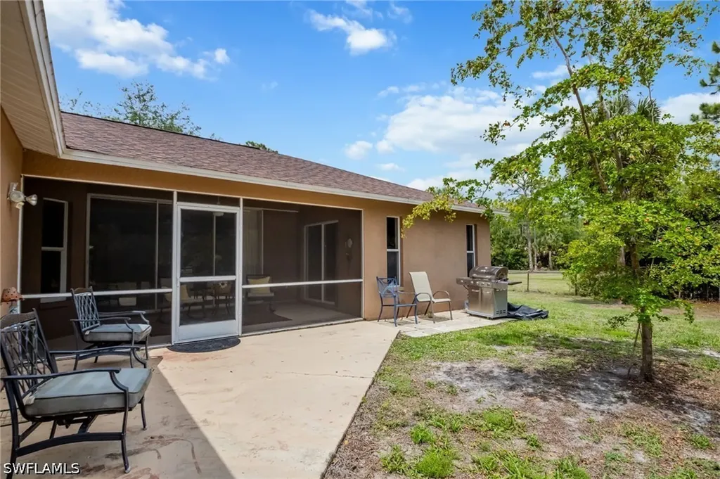 2910 2nd Street NE Naples FL 34120