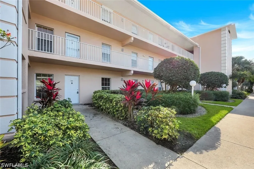 3250 Cypress Glen Way Naples FL 34109