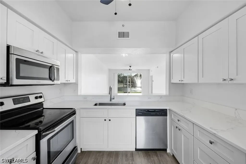 3250 Cypress Glen Way Naples FL 34109