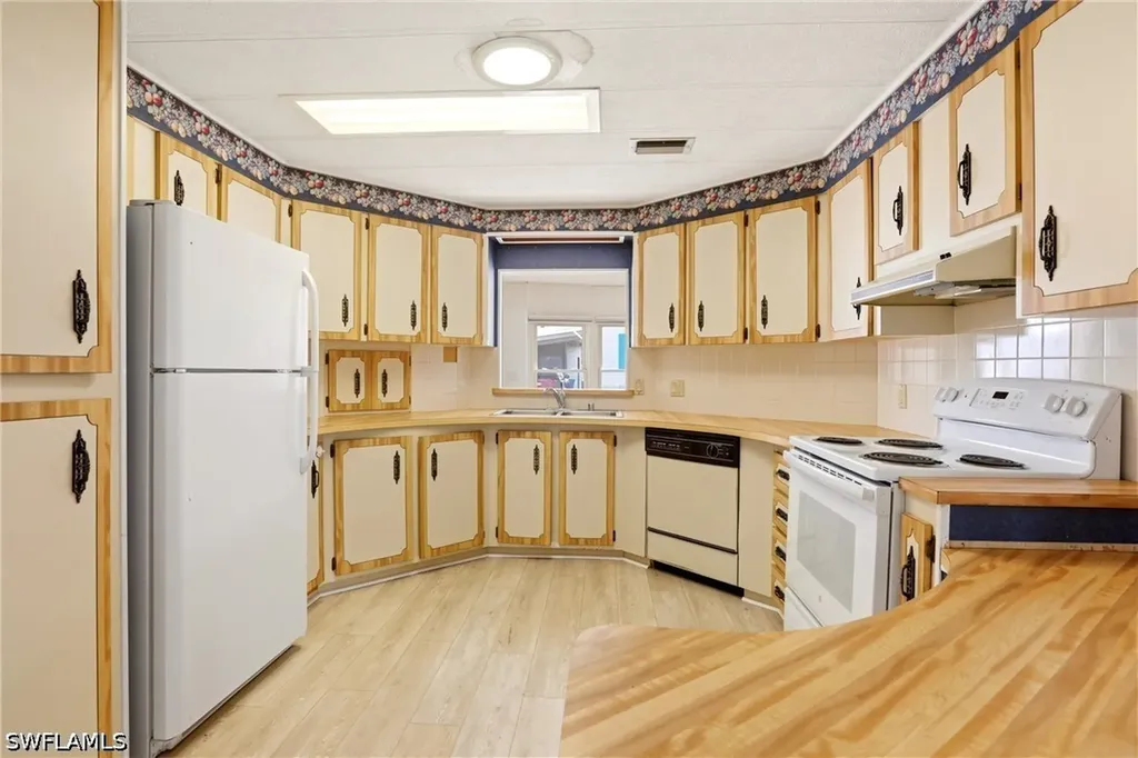 181 W Manatee Loop Punta Gorda FL 33950