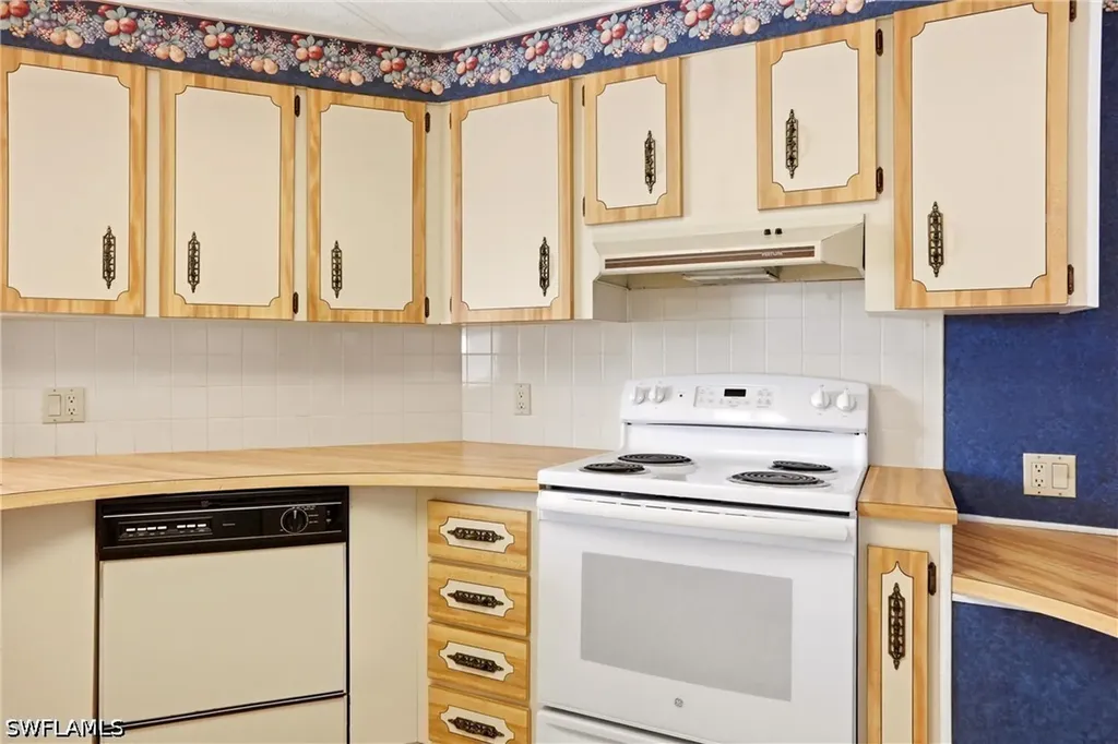 181 W Manatee Loop Punta Gorda FL 33950