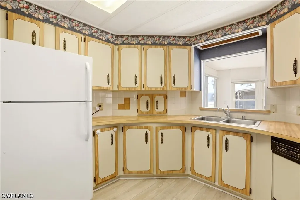 181 W Manatee Loop Punta Gorda FL 33950