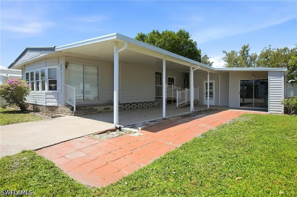 181 W Manatee Loop Punta Gorda FL 33950