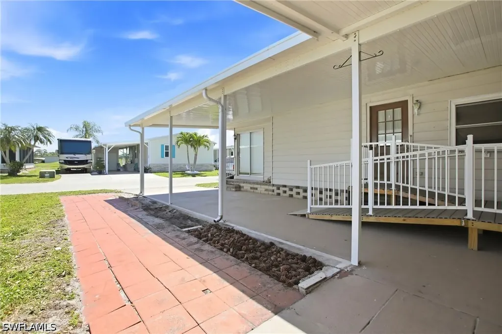 181 W Manatee Loop Punta Gorda FL 33950
