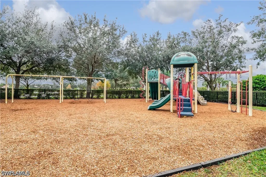 2754 Citrus Street Naples FL 34120
