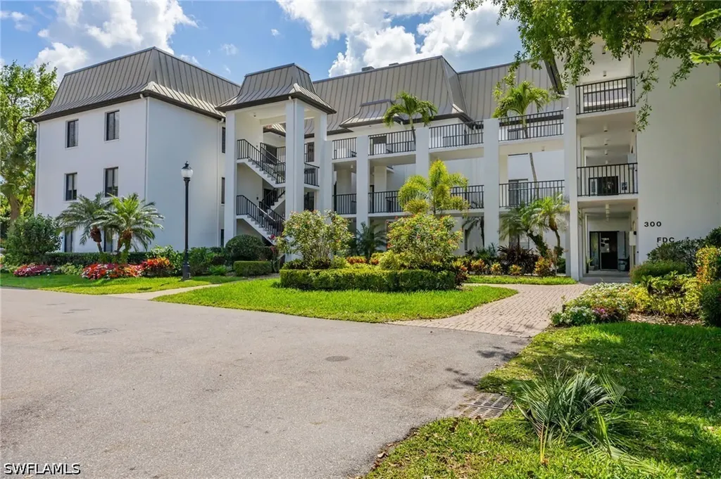 312 Bears Paw Trail Naples FL 34105