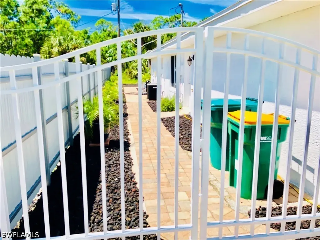 283 Cypress Way W Naples FL 34110