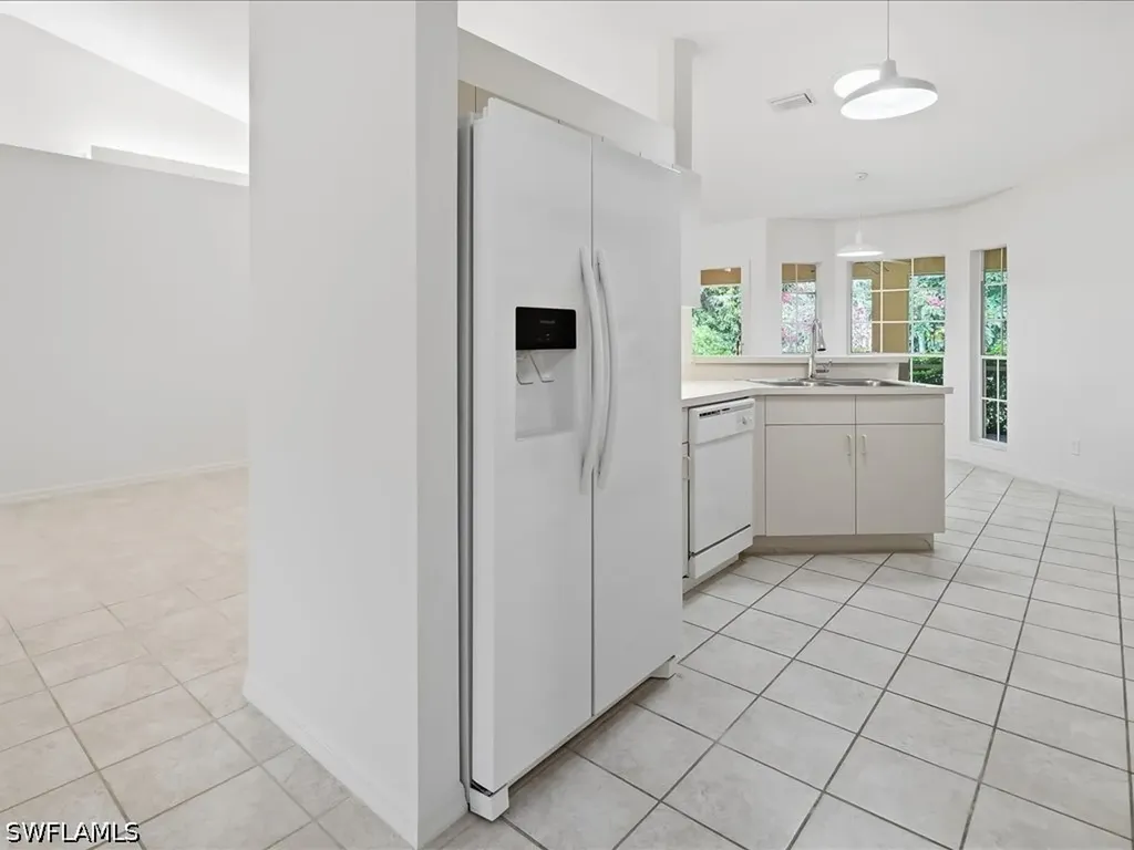 2305 Piccadilly Circus Naples FL 34112