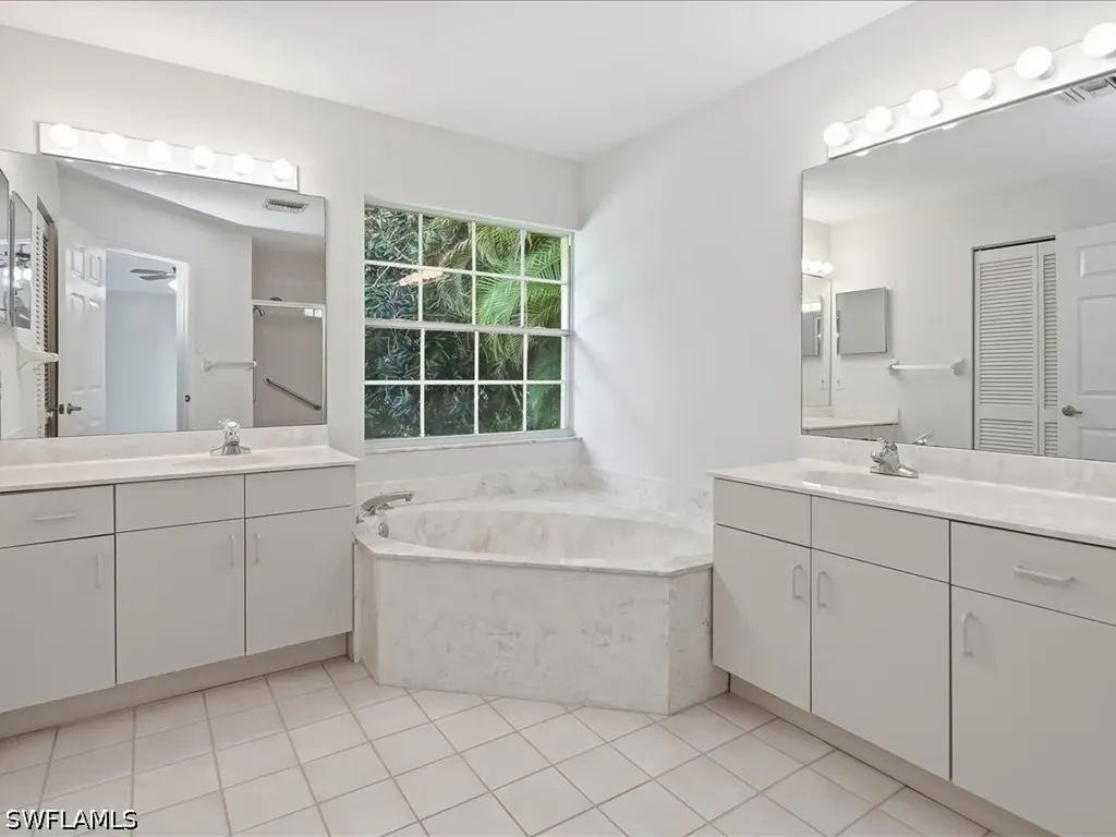 2305 Piccadilly Circus Naples FL 34112