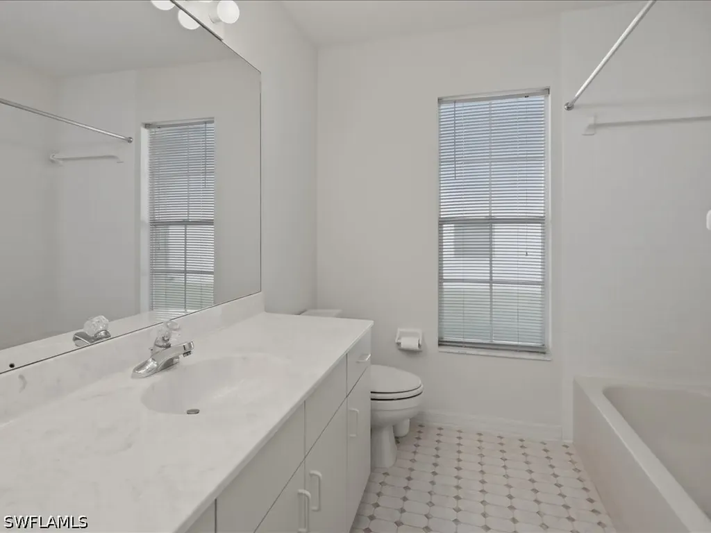 2305 Piccadilly Circus Naples FL 34112