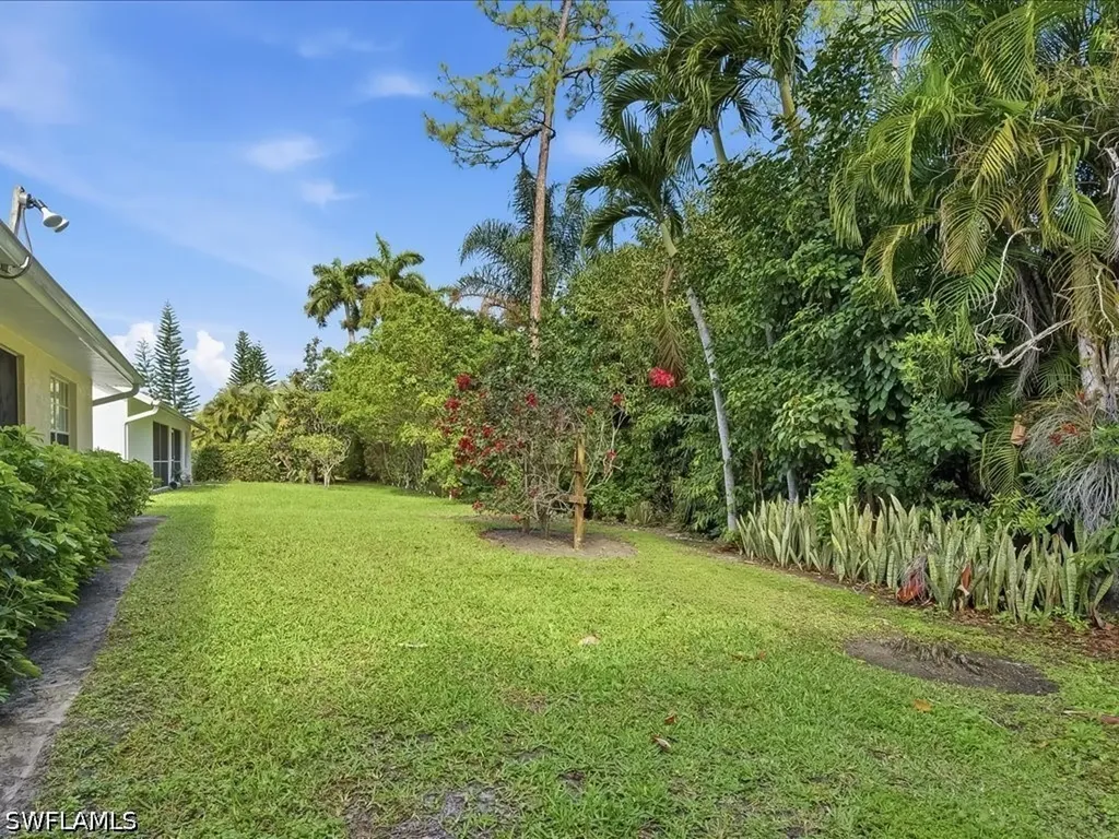 2305 Piccadilly Circus Naples FL 34112