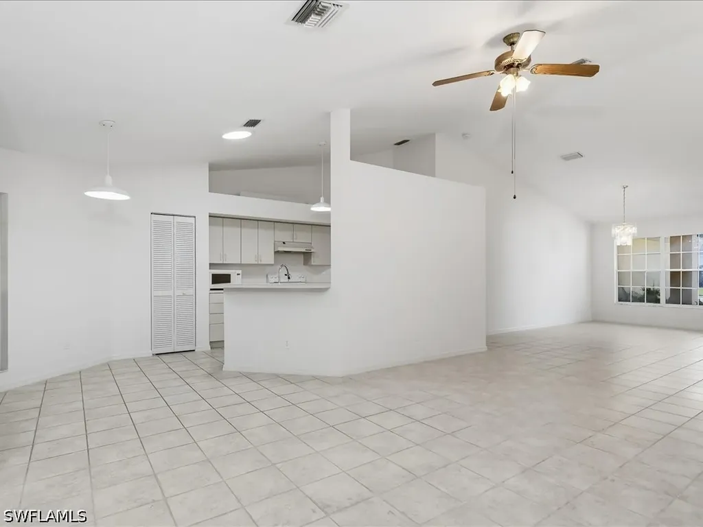 2305 Piccadilly Circus Naples FL 34112