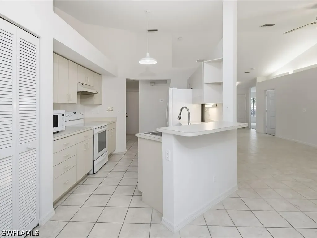 2305 Piccadilly Circus Naples FL 34112