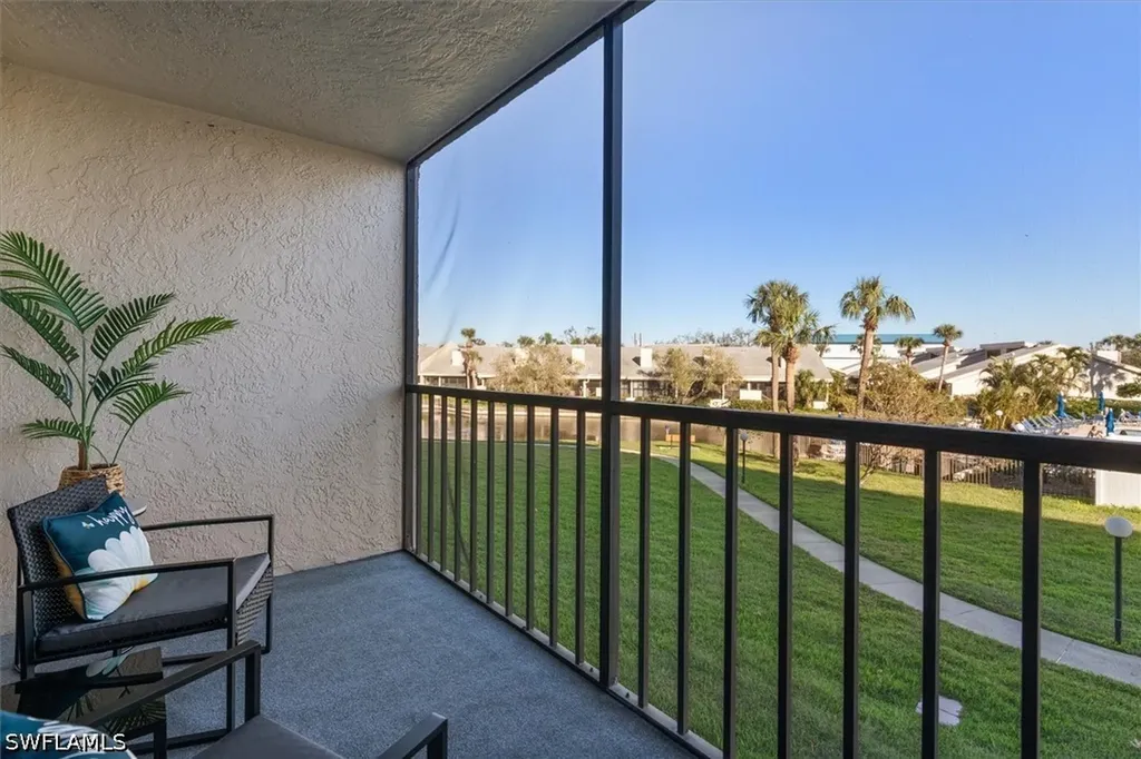 1324 Pasadena Avenue S South Pasadena FL 33707
