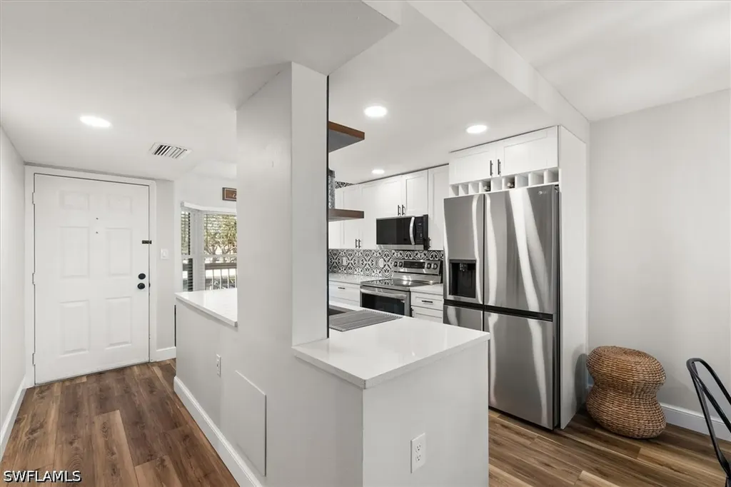1324 Pasadena Avenue S South Pasadena FL 33707