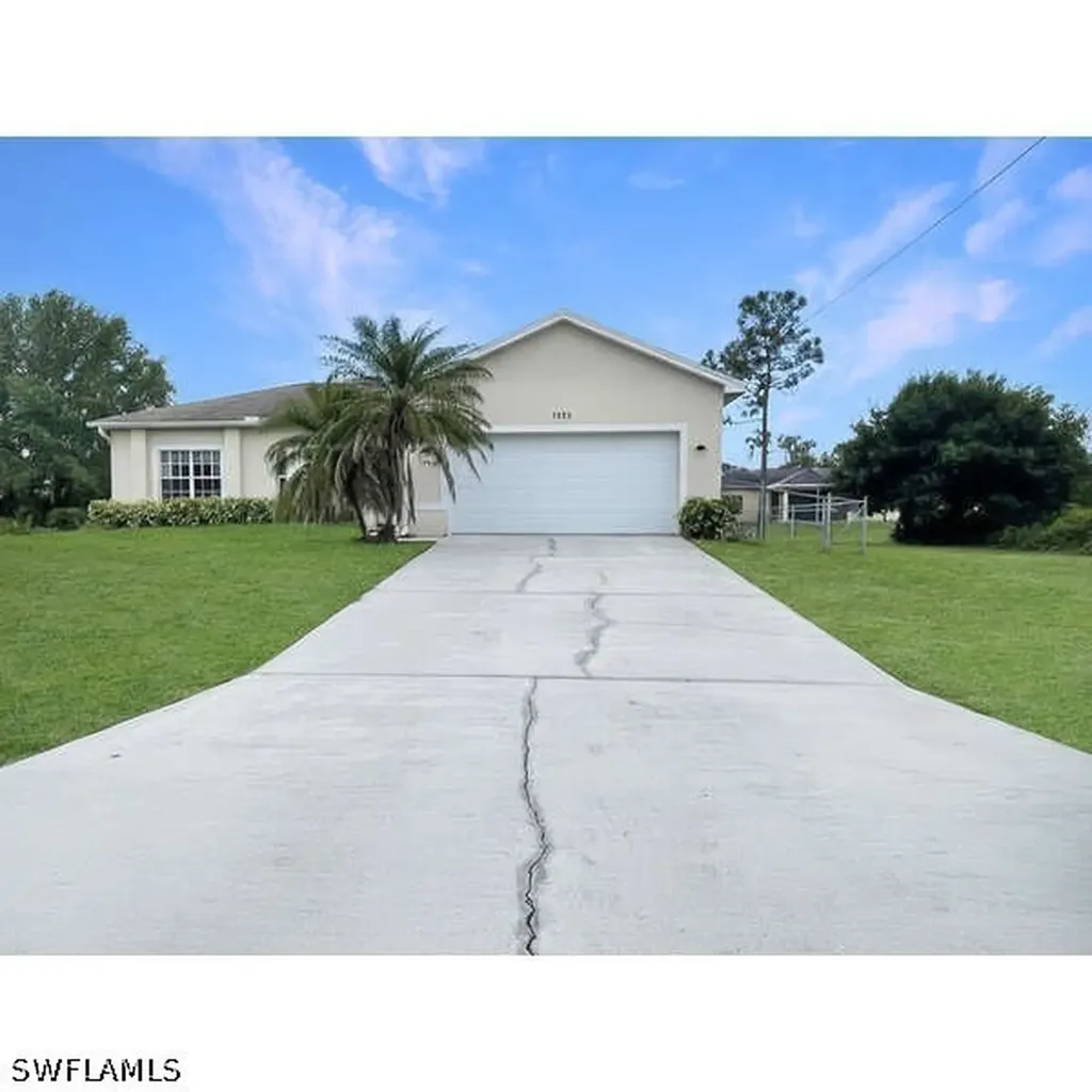 1252 Delores Street E Lehigh Acres FL 33974
