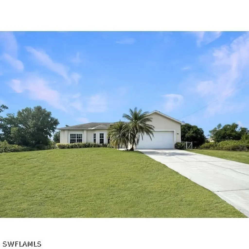 1252 Delores Street E Lehigh Acres FL 33974