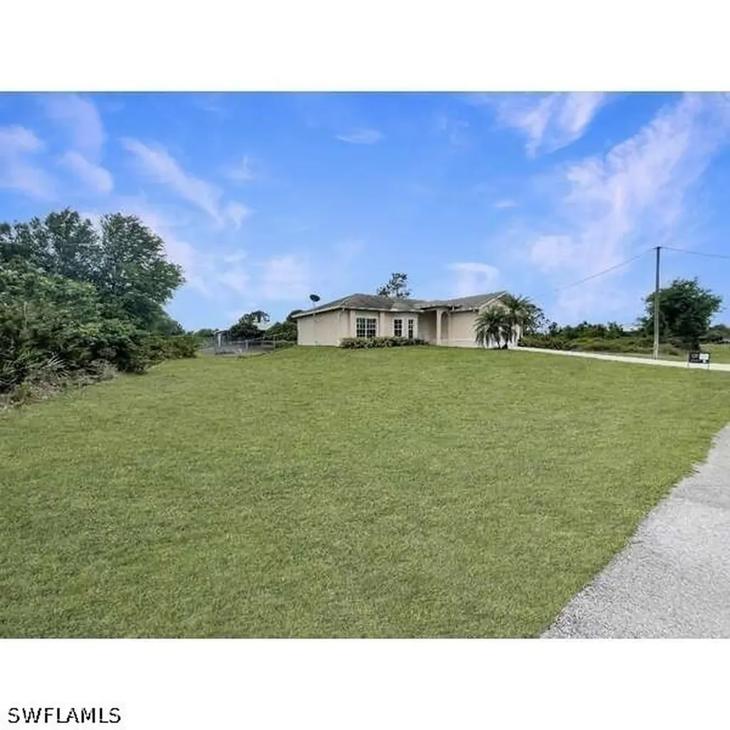 1252 Delores Street E Lehigh Acres FL 33974