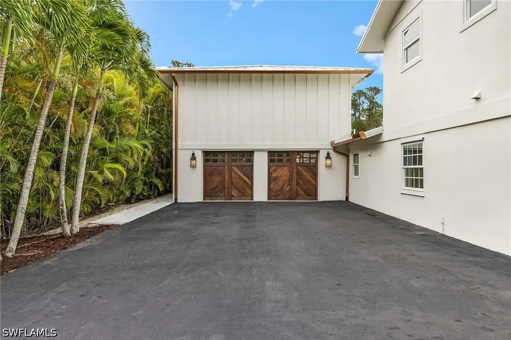 6155 Standing Oaks Lane Naples FL 34119