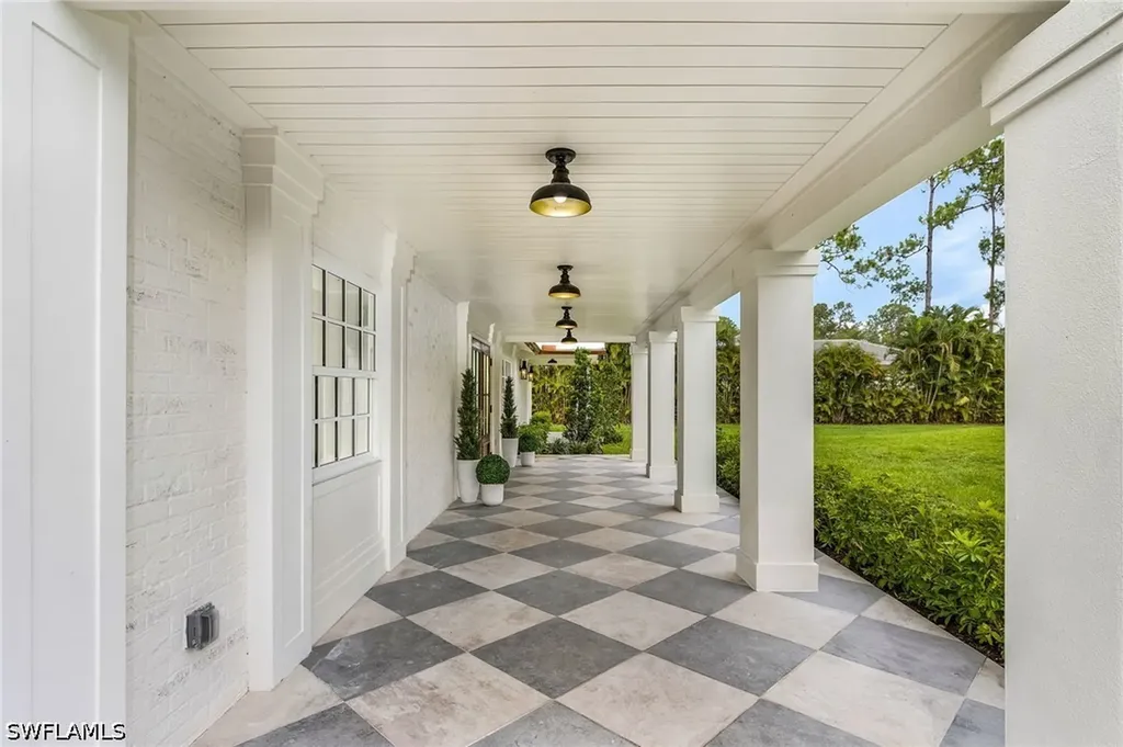 6155 Standing Oaks Lane Naples FL 34119