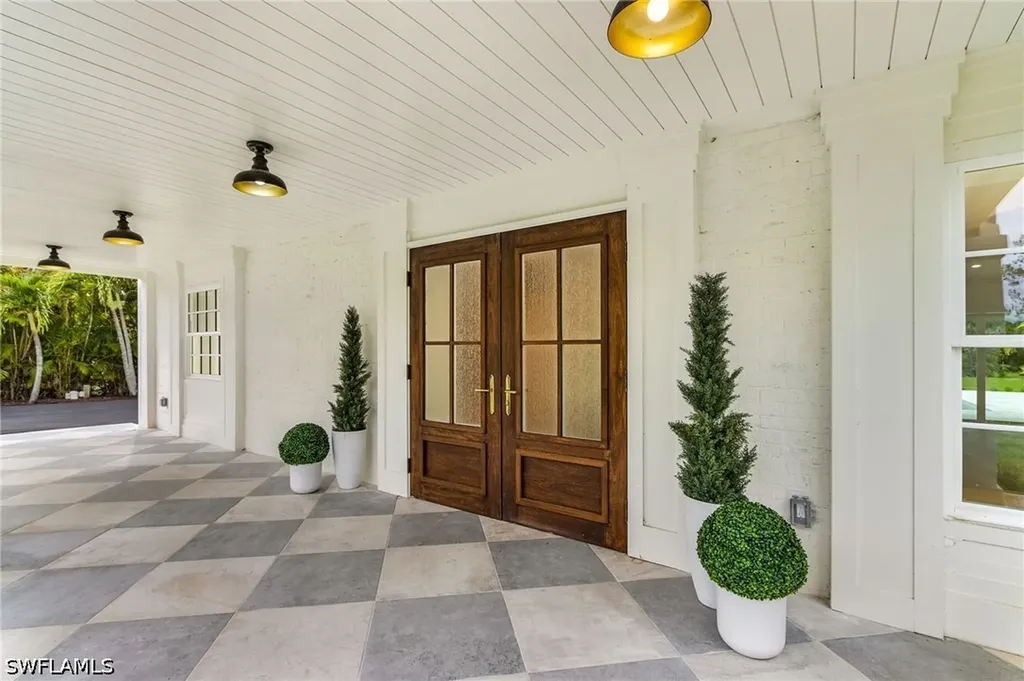6155 Standing Oaks Lane Naples FL 34119