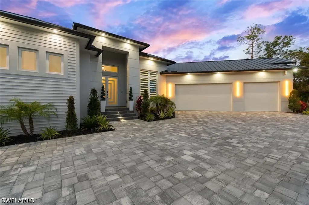 431 16th Avenue NE Naples FL 34120