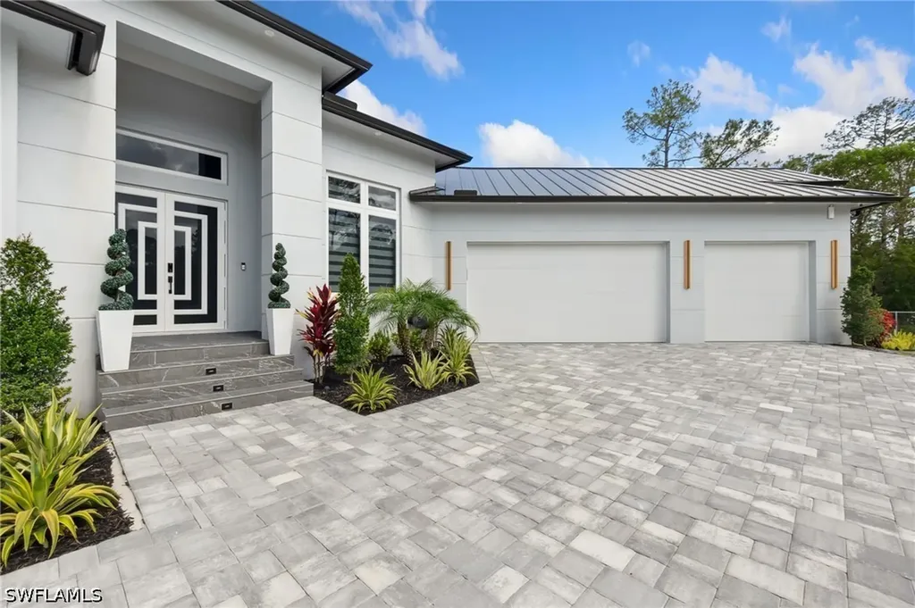 431 16th Avenue NE Naples FL 34120