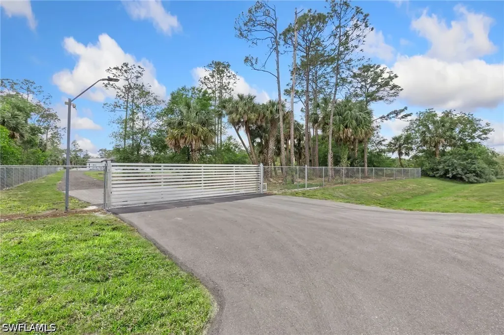 431 16th Avenue NE Naples FL 34120