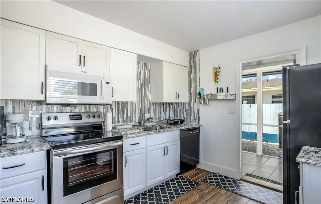1780 Smugglers Cove Naples FL 34112