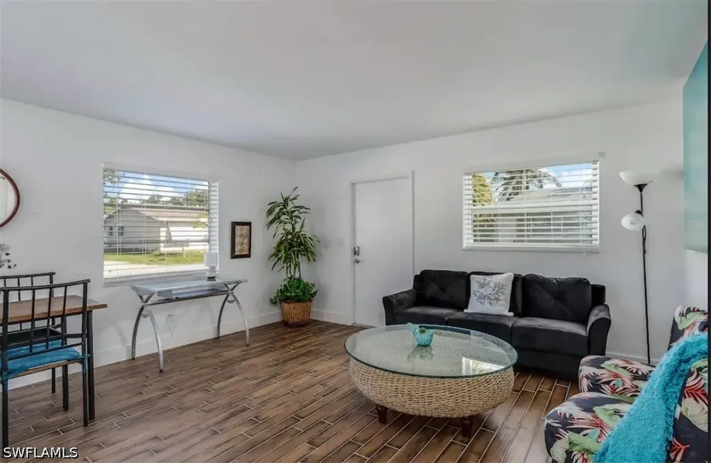 1780 Smugglers Cove Naples FL 34112