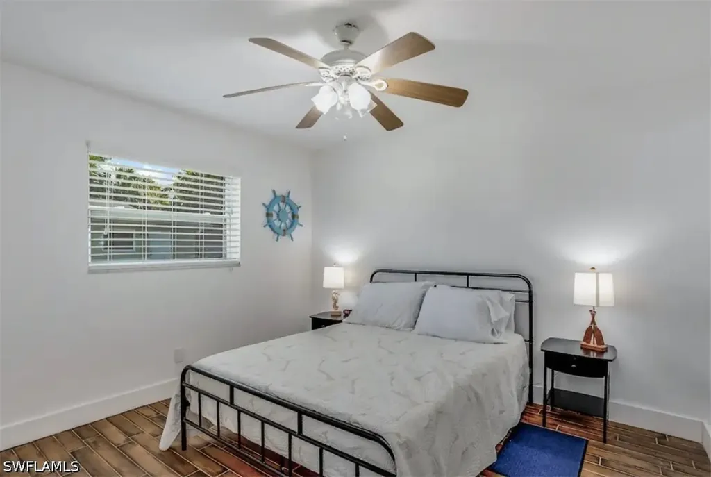 1780 Smugglers Cove Naples FL 34112