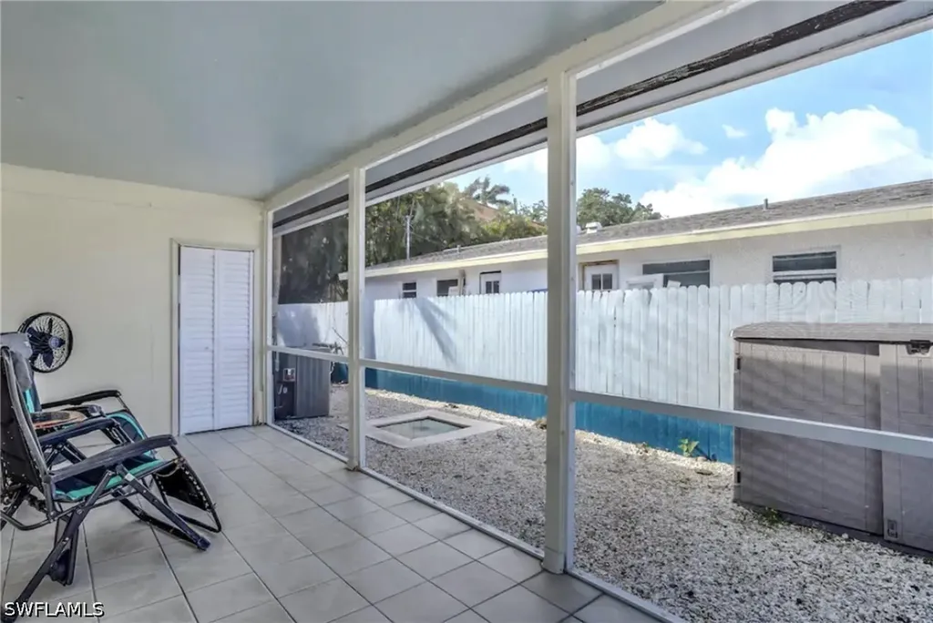 1780 Smugglers Cove Naples FL 34112