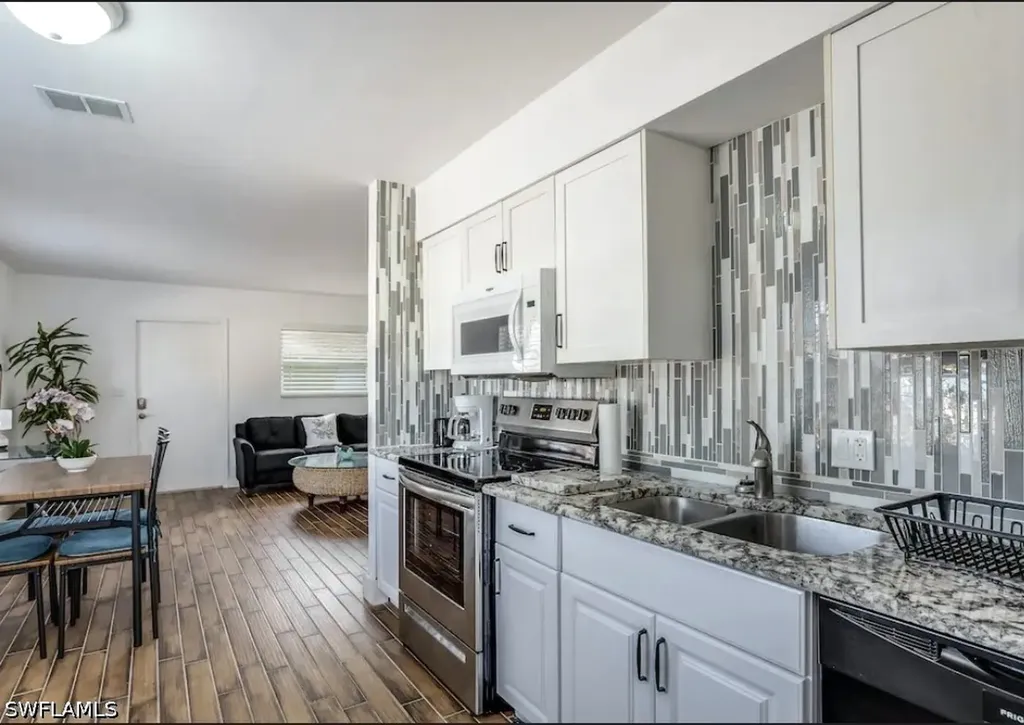 1780 Smugglers Cove Naples FL 34112