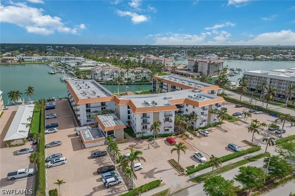 2900 Gulf Shore Boulevard N Naples FL 34103