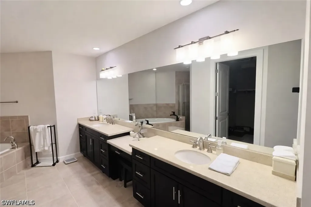 2547 Marquesa Royale Lane Naples FL 34109