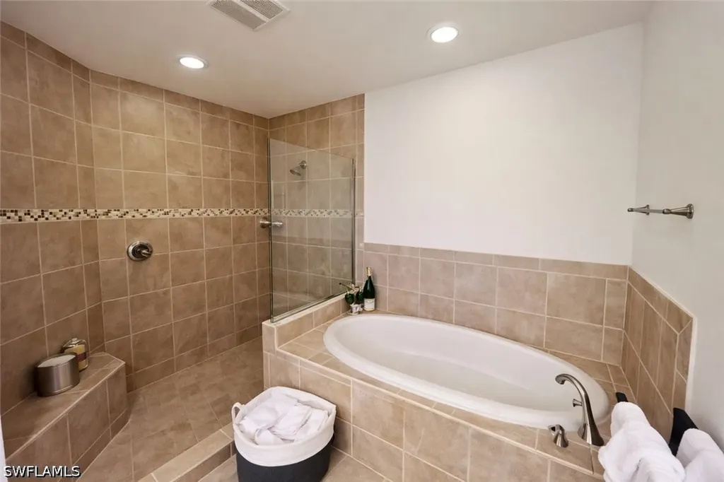 2547 Marquesa Royale Lane Naples FL 34109