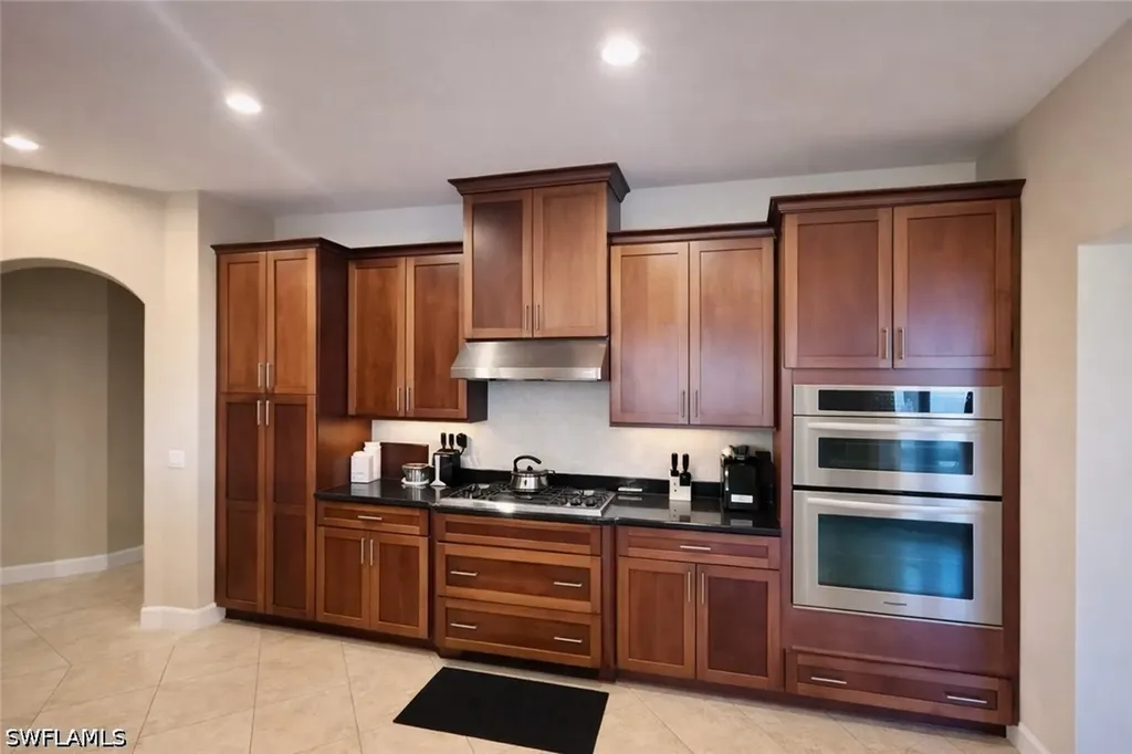 2547 Marquesa Royale Lane Naples FL 34109