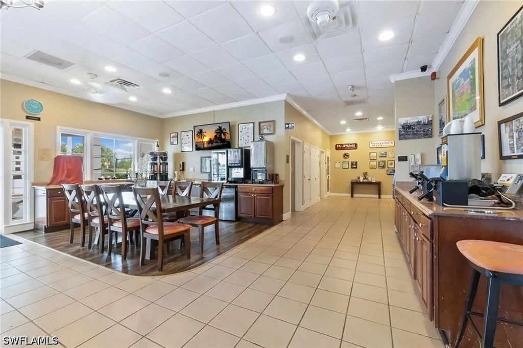 2555 Tamiami Trail N Naples FL 34103
