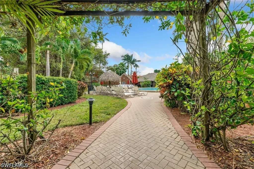 2555 Tamiami Trail N Naples FL 34103