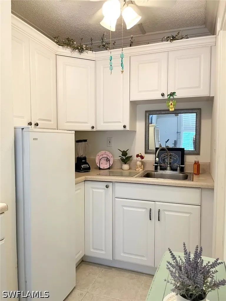 2555 Tamiami Trail N Naples FL 34103